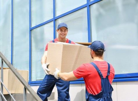 Local man and van moving boxes in Maldenrushett